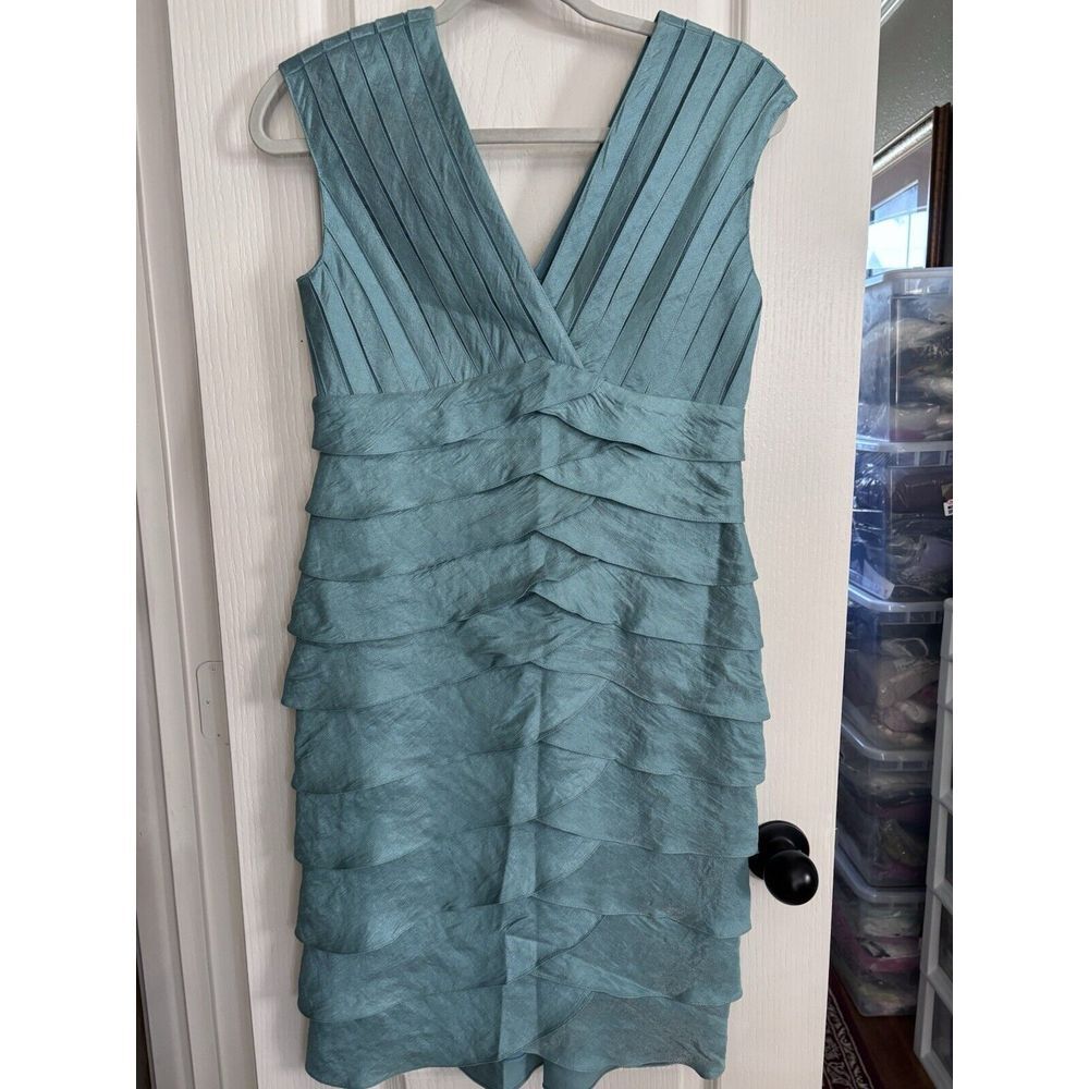 Adrian Papell Size 8‎ Green After Five Dress With Ruffles Very Slimming.  (2576)